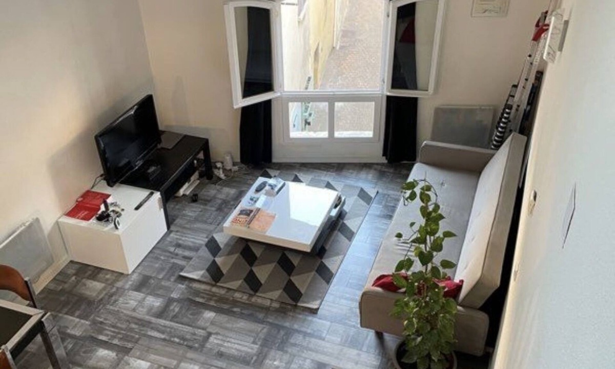 Istres Apartment | Attractive 40 m2 duplex apartment in town center