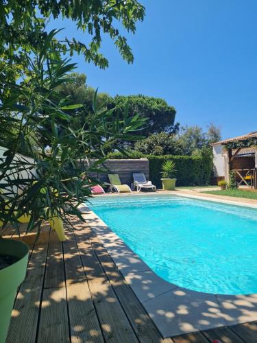 Saint-Martin-de-Crau Apartment | Au pied des Alpilles
