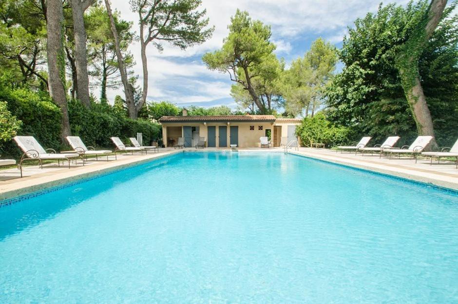 Noves Hotel | Auberge De Noves Domaine Du Deves