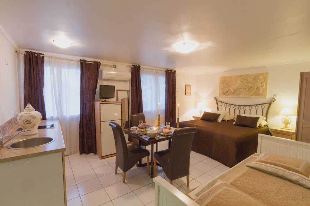 Frejus Plage House | Augusta guest studio, 800m from the beach