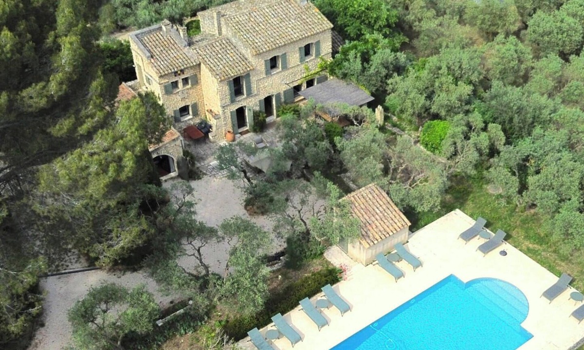St.-Remy-de-Provence House | Authentic farmhouse renovated in 2026 with 5 bedrooms, air conditioning, swimming pool, St Remy village on foot