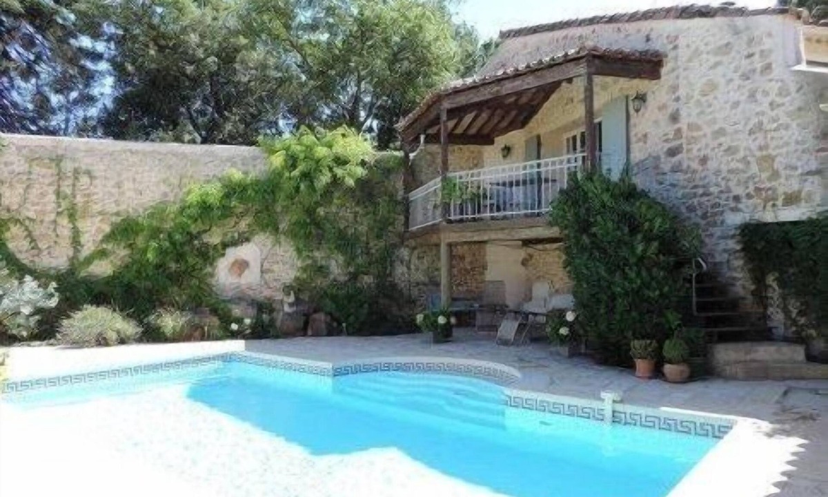 Magalas House | Authentic farmhouse with swimming pool surrounded by vineyards between sea and mountains