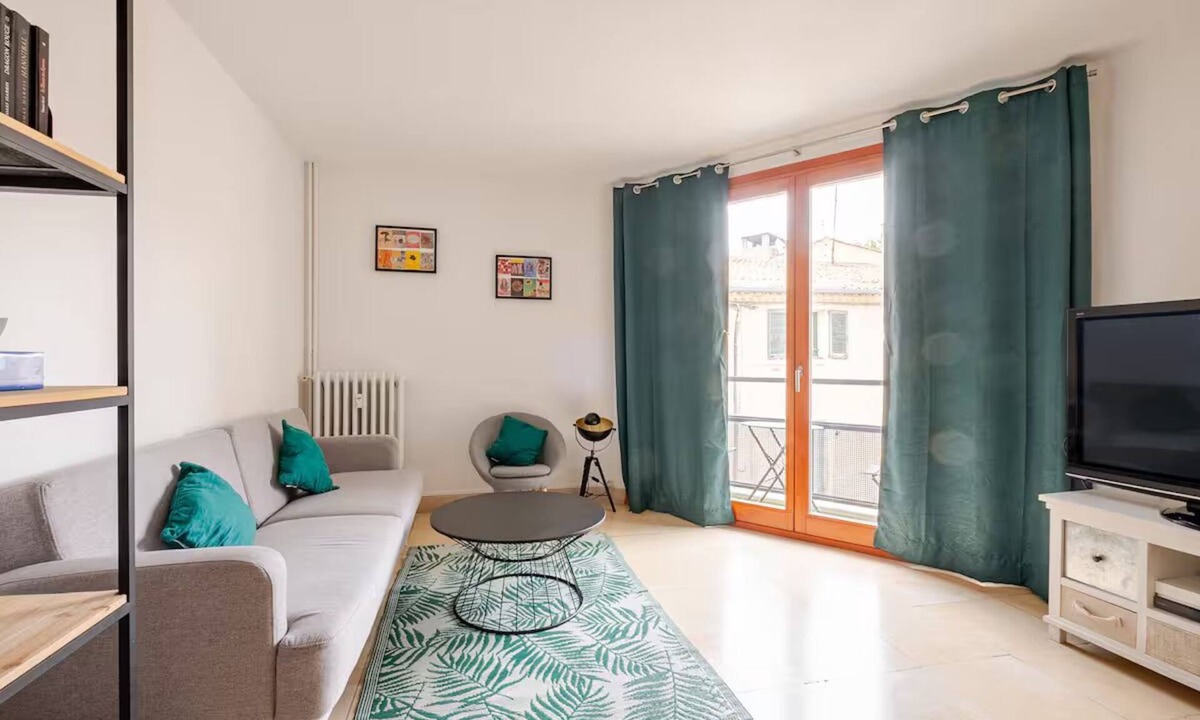 Quartier Administrations Apartment | Aux Arènes, 30m from Les Arènes, Balcony, AC