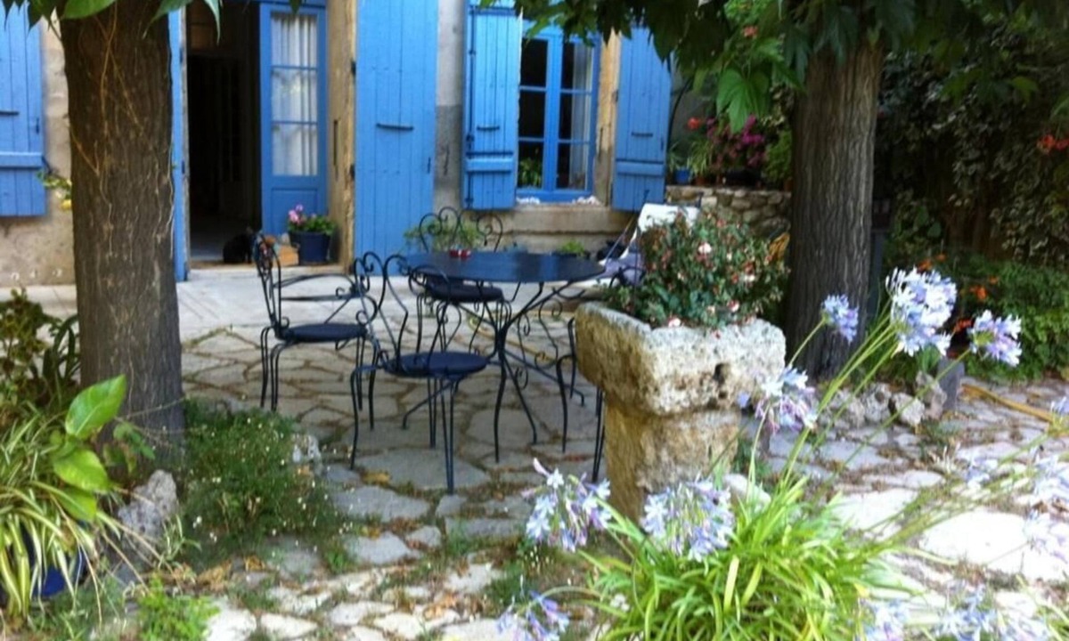Nissan-lez-Enserune House | Aux Pots Bleus