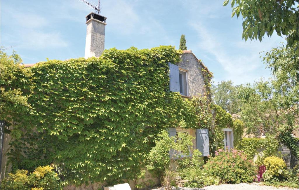 Grans House | Awesome home in Grans with 5 Bedrooms, WiFi and Outdoor swimming pool