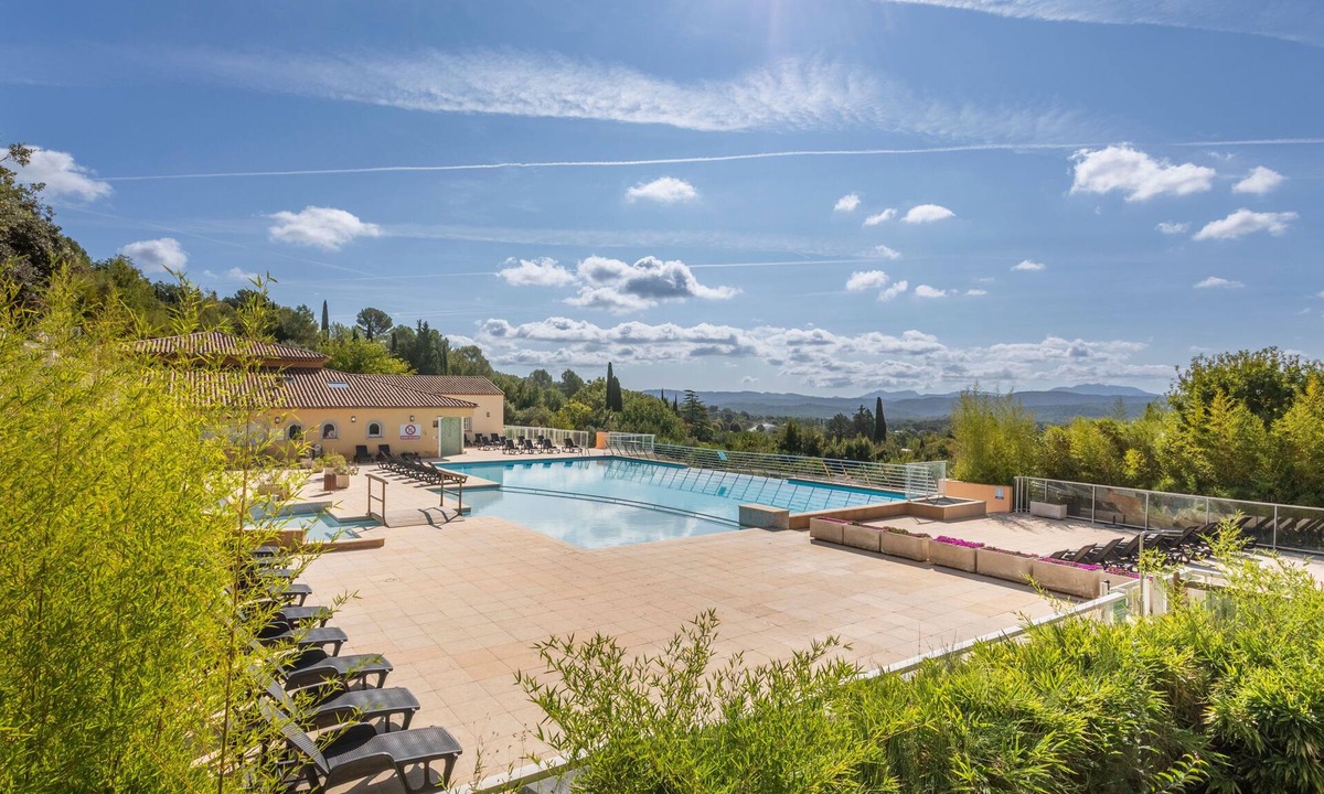 Callian Apartment | Balcon privé & vue imprenable sur les collines