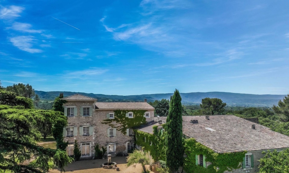 Apt House | Bastide Hedone in Luberon 9bed 9bath outdoor and indoor pool 24 sleeps