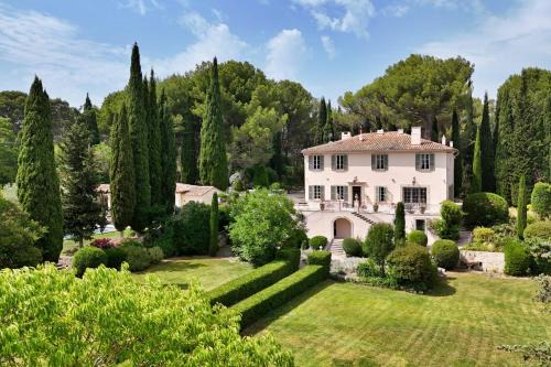 Ventabren House | Bastide of the Rose Comtesse The Art of Intimate Luxury in Provence