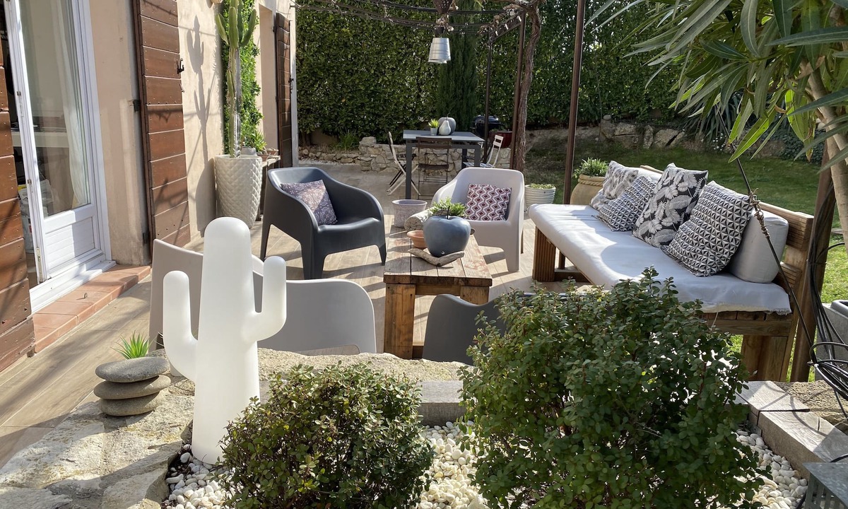 Lancon-Provence Villa | Bastide Provençale et Espace Aquatique Dans un Beau Village