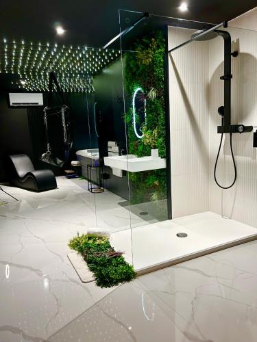 Salon-de-Provence Apartment | BDSM TANTRA Love Room Salon-de-Provence