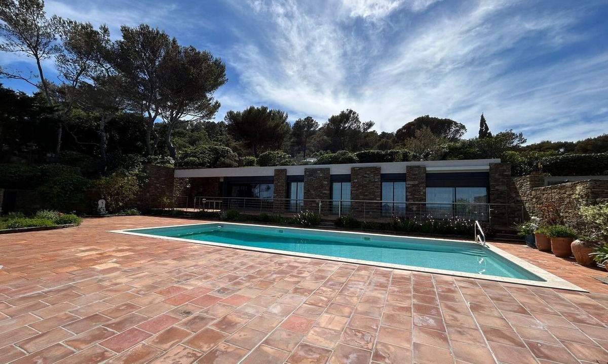 Cap Benat House | Beachfront Home