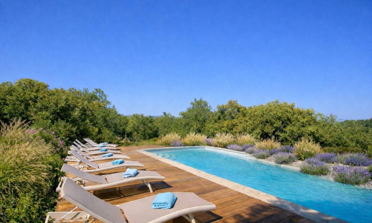Bonnieux Villa | Beautiful 5★ Bastide in Provence – Heated Pool, Garden, Games & Pétanque Court