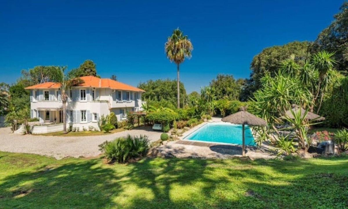Cap-d'Antibes Villa | Beautiful 8 bedroom historic Art Deco Villa on Cap d'Antibes very close to beach