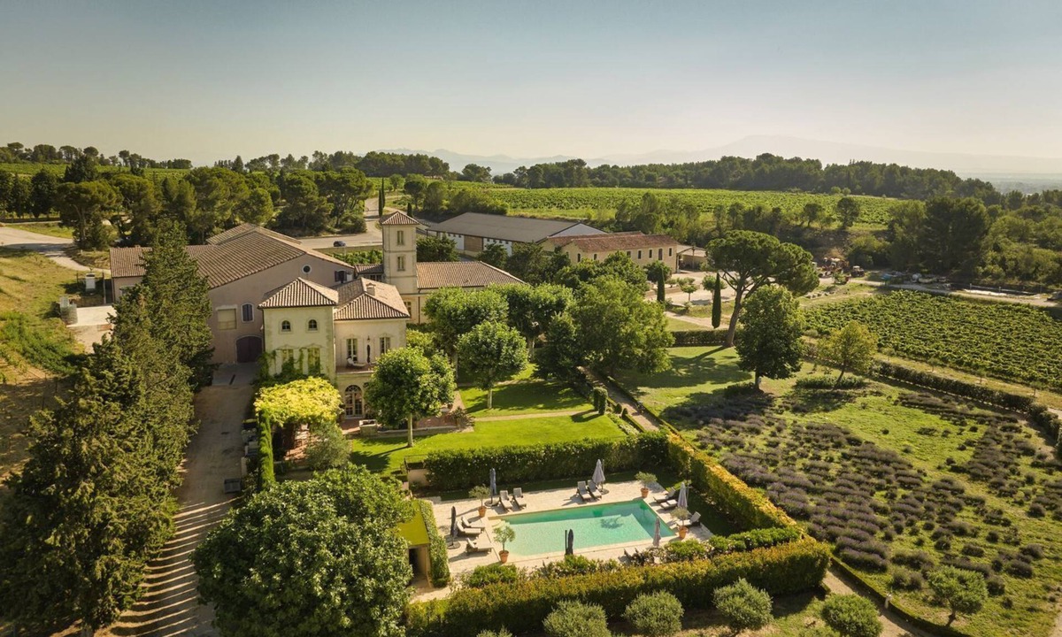Sorgues Villa | Beautiful Chateau rental in Provence
