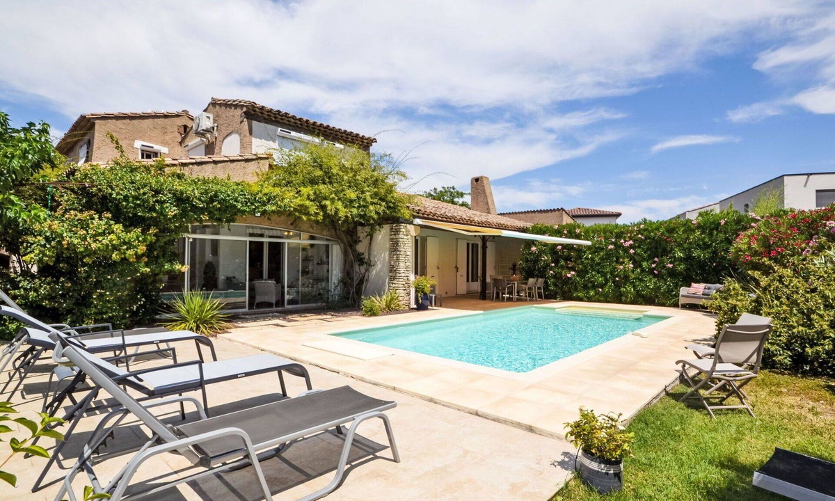 Morieres-les-Avignon Villa | Beautiful private villa for 6 guests with private pool, A/C, WIFI, TV and terrace