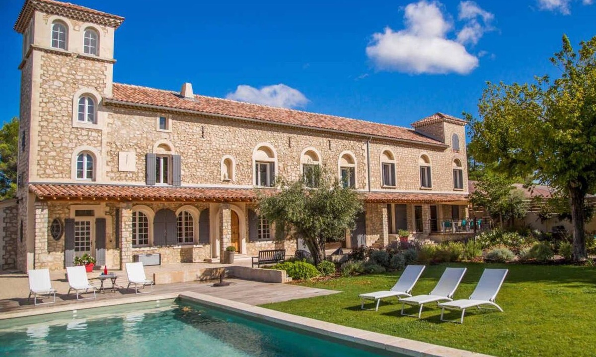 Noves House | Beautiful holiday home in Noves, private pool, park, pets allowed (2).