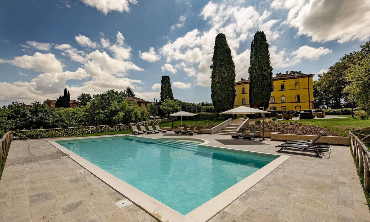 Torrita di Siena Villa | Beautiful private villa with hot tub, WIFI, private pool, A/C, TV, patio, close to Montepulciano