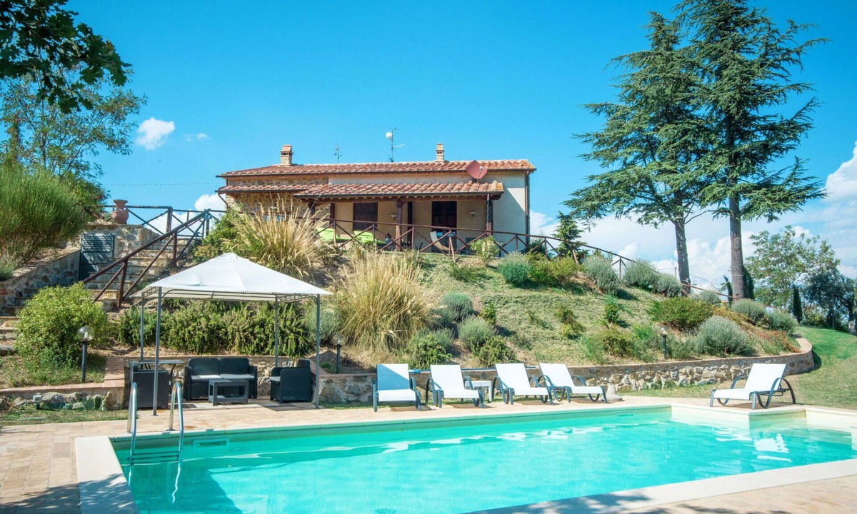 Seggiano House | Beautiful private villa with WIFI, private pool, hot tub, TV, patio, pets allowed and panoramic .