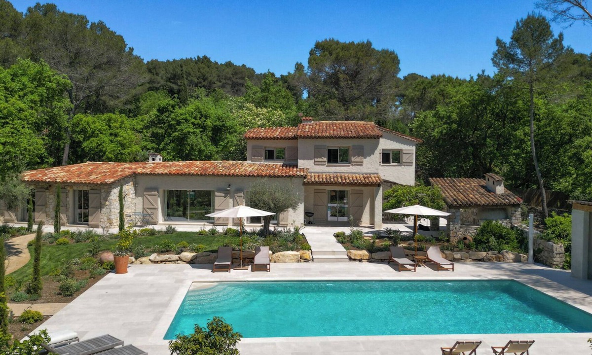 Le Collet Villa | Beautiful renovated provencal villa with pool and pétanque court