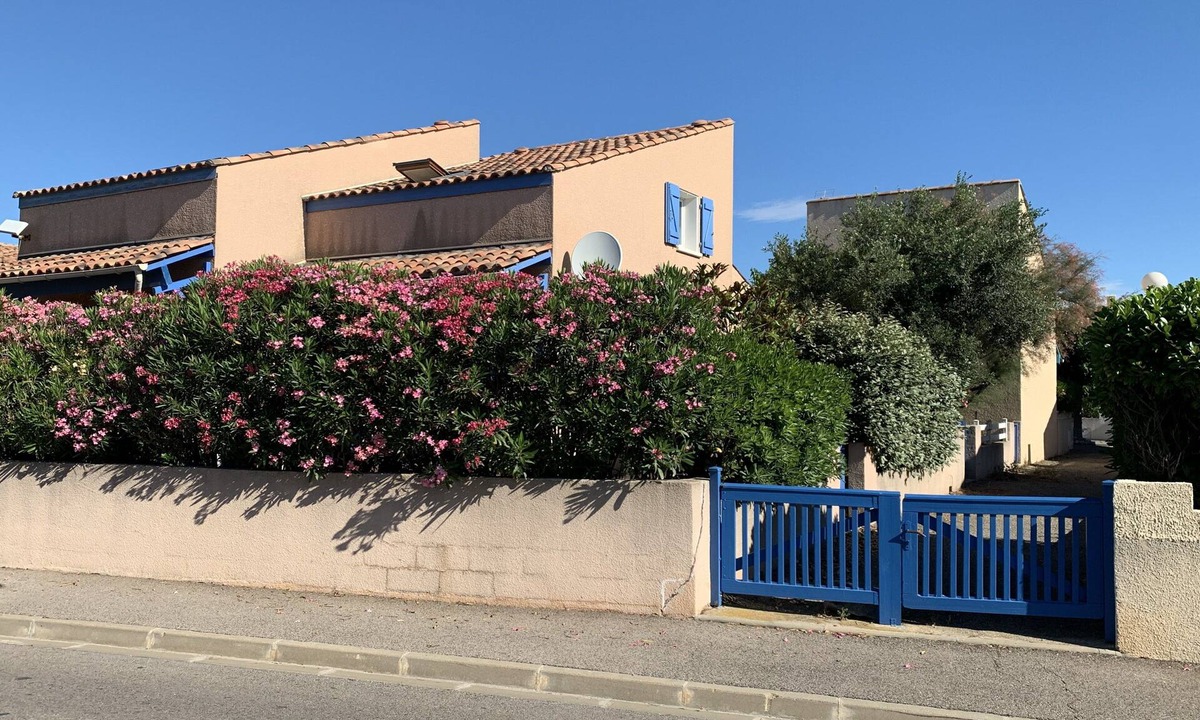 Saint-Pierre-la-Mer House | Beautiful vacation home with terrace, sea, beach and pool views
