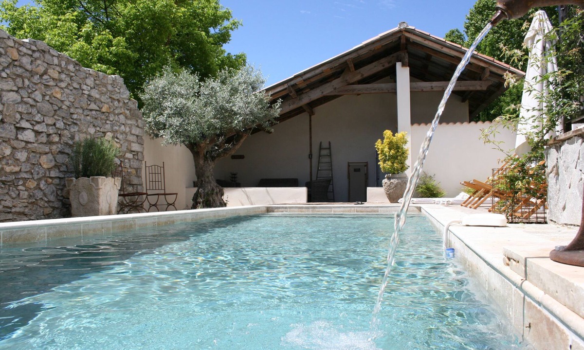 Lezan House | Bistrot vintage 'at grandma Leone'. heated pool