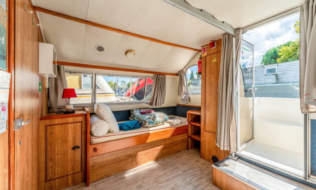 Bellegarde Boat Rental | Boat 'Penichette Odyssey Croisieres' with Lake View, Private Terrace and Air Conditioning