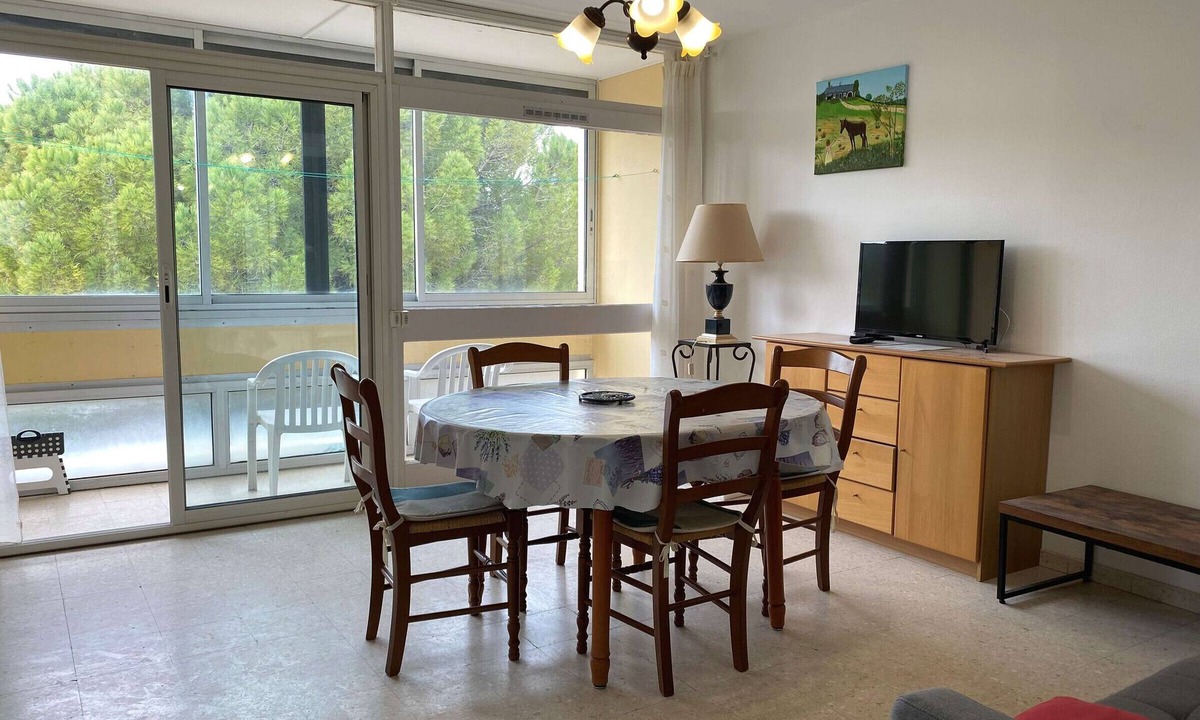 Balaruc-les-Bains Apartment | Bright 1-Bed Apt near Thermal Baths, Equip’d Kitchen, WiFi, Parking, 2-Star Rated, 45m²