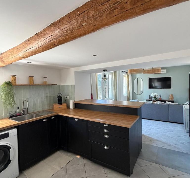Pelissanne Apartment | Bright apartment in the heart of Pélissanne