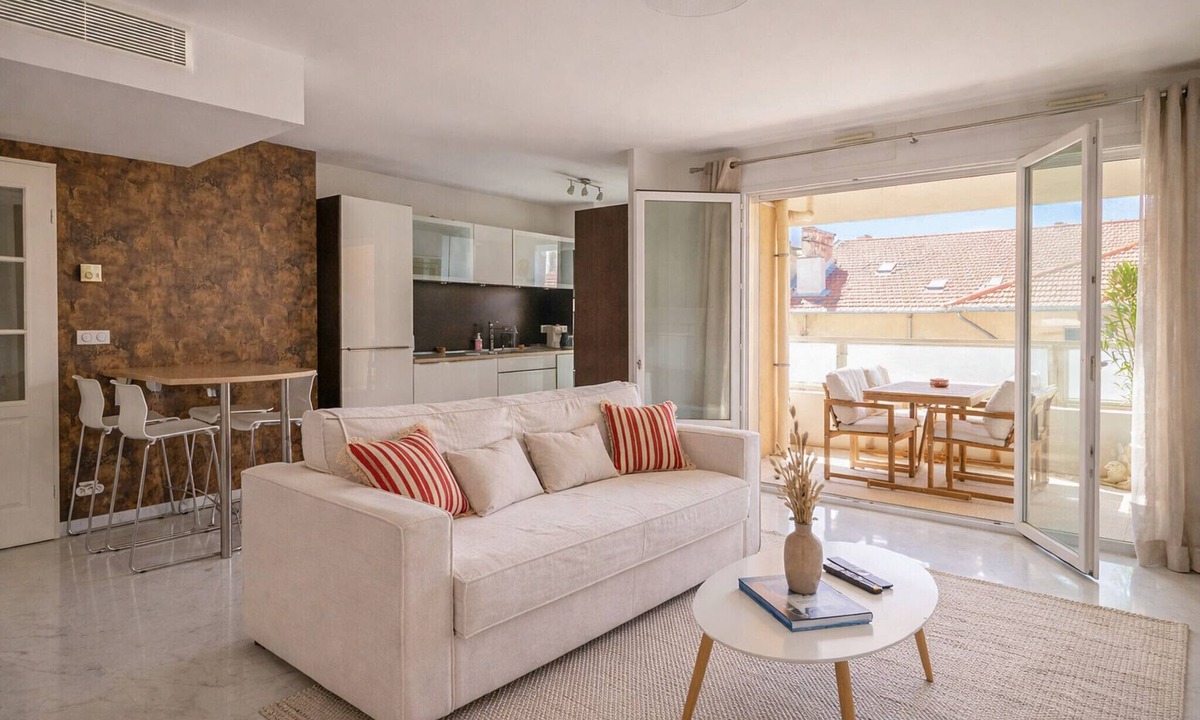 Carnot Apartment | Bright Apartment with Terrace, 5' from downtown