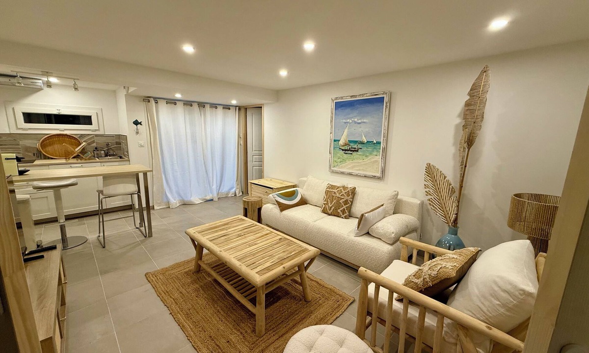 Istres Apartment | Bright, new, very well-equipped T2 apartment, quiet, dedicated parking space.