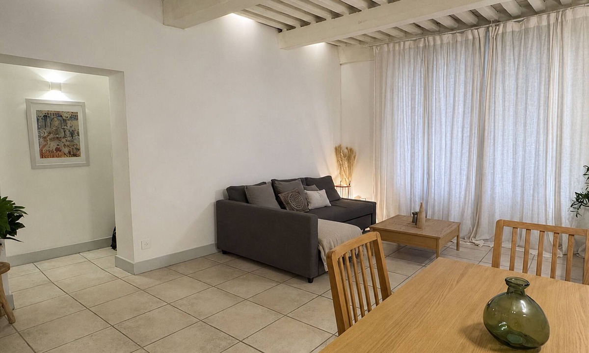 Nimes City Centre Apartment | Bright Nîmes Center Flat with Terrace