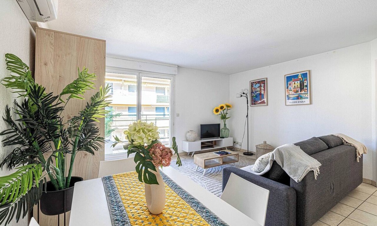 Prado - Republique Apartment | Bright One bedroom Apt with Parking and Terrace