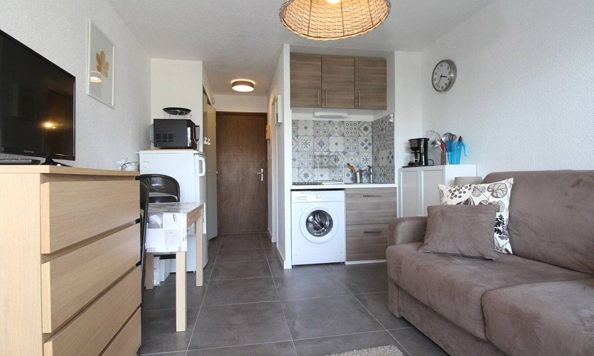 Balaruc-les-Bains Apartment | Bright Studio with Terrace, Near Shops and Thermal Baths