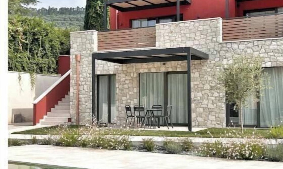 Garda Apartment | Cà Masteva Pool Apartment | Relax by the pool just a short walk from the lake