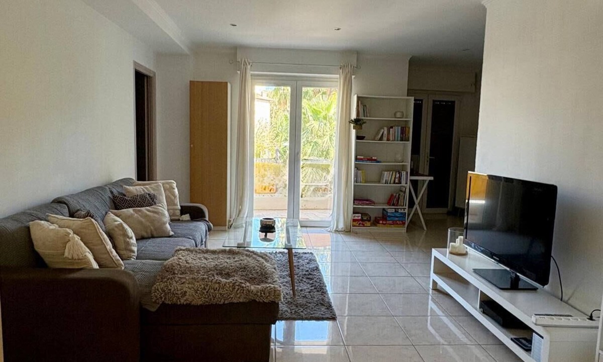 Prado - Republique Apartment | Cannes City Center – Spacious 3-bedroom apartment with a terrace