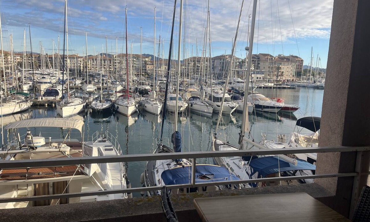 Frejus Port Apartment | Cap Hermès 107, studio 30m2, sleeps 3, port view, air conditioning, parking and swimming pool