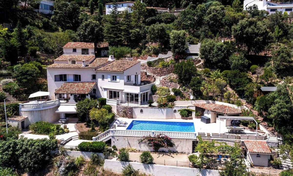 Les Termes Villa | CASA-Papillon Villa de luxe avec piscine