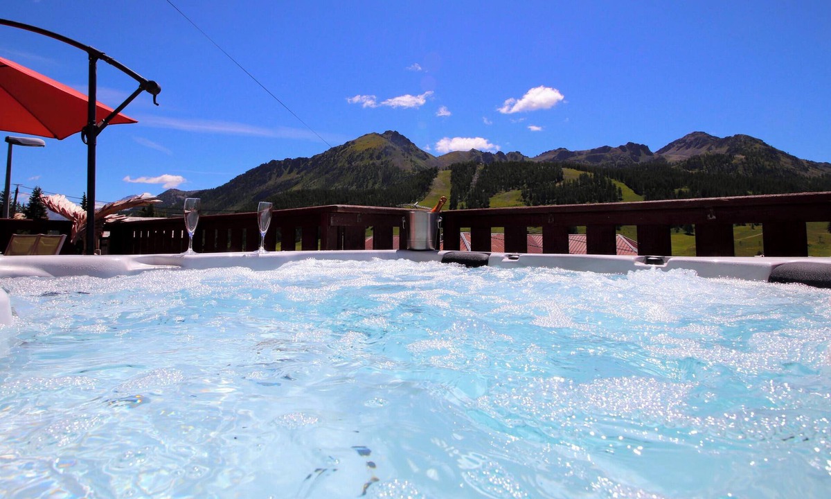 Montgenevre Ski Chalet | CHALET 16/18 PERSONS JACUZZI SAUNA CINEMA ROOM VIEW SLOPES AND MOUNTAINS