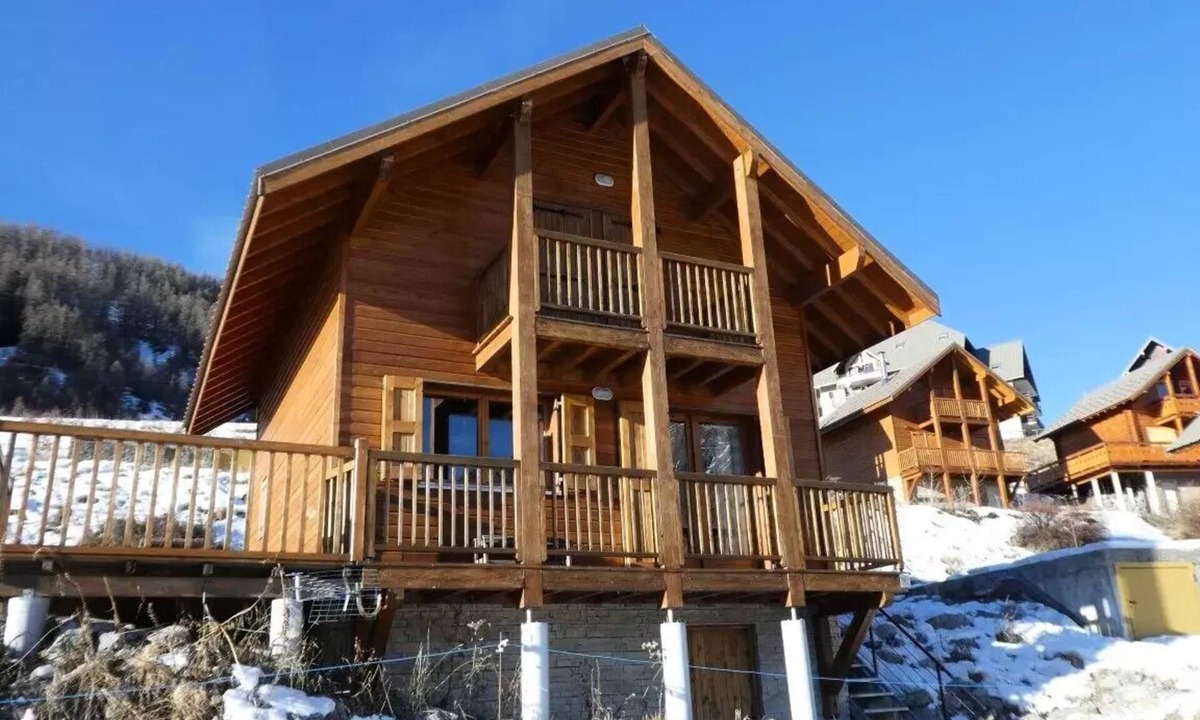 Reallon Ski Chalet | Chalet Aiguilles - Cottages for 8 people