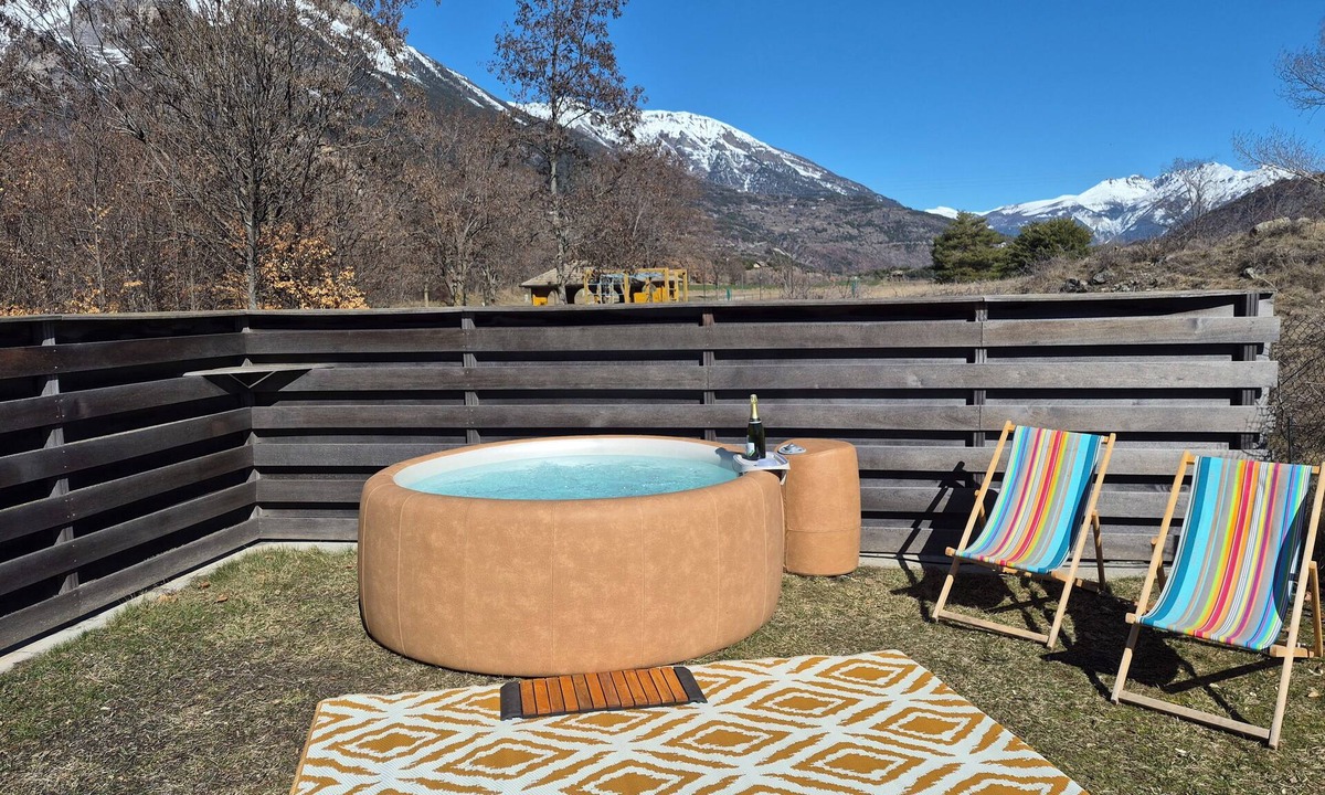 Chateauroux-les-Alpes Ski Chalet | CHALET TERRACE MOUNTAIN VIEW PRIVATE JACUZZI IN 3* CAMPSITE LE DOMAINE DES ECRINS
