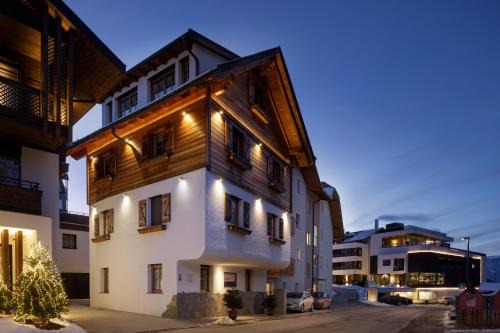 Valdaora di Sopra Ski Chalet | Chalet Tyrolian Apartments - by Familiaris - Pools 500 meters
