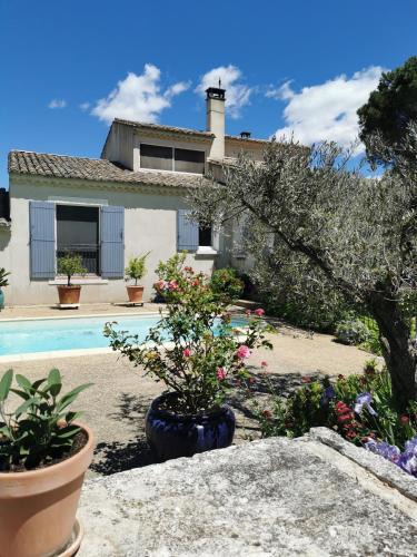 Eyragues Bed & Breakfast | Chambre dans verdure Provençale