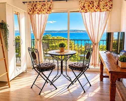 Istres Bed & Breakfast | Chambre en Provence balcon et vue calme