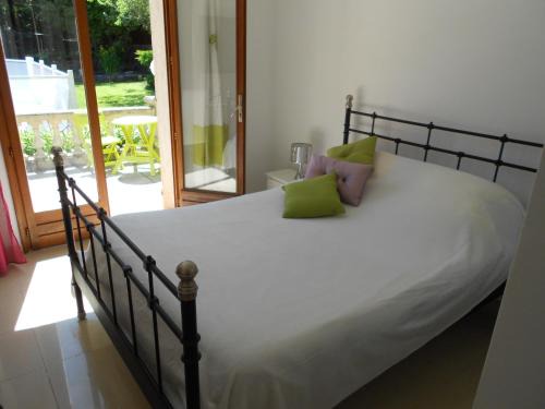 Roquefort-les-Pins Bed & Breakfast | CHAMBRE PARENTALE 1
