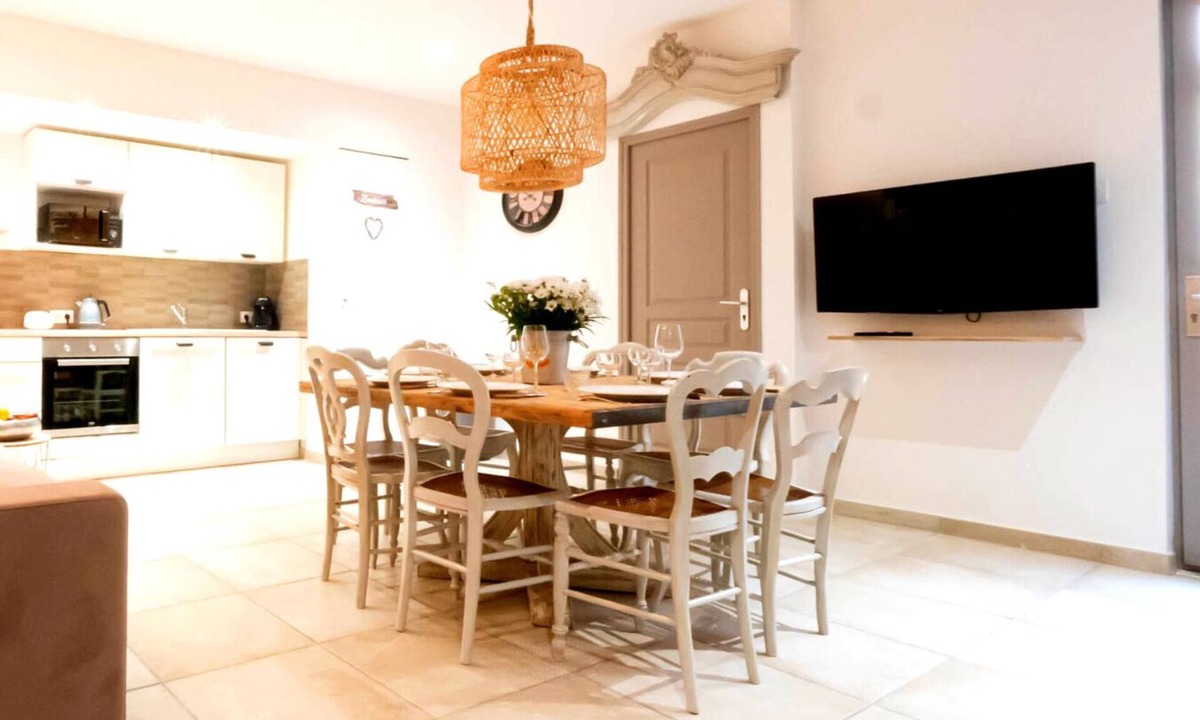 Beziers City Centre Apartment | CHAMPETRE#CENTRE#PARKING#WIFI#SELFCHECKIN#SLEEPNTRIPBEZIERS