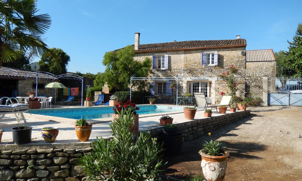 Aigremont House | Character building with excellent interior and exterior spaces