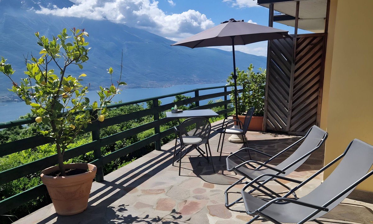 Voltino Apartment | Charming Apartment "Bel Soggiorno 2" with Lake View, Mountain View, Wi-Fi & Terrace