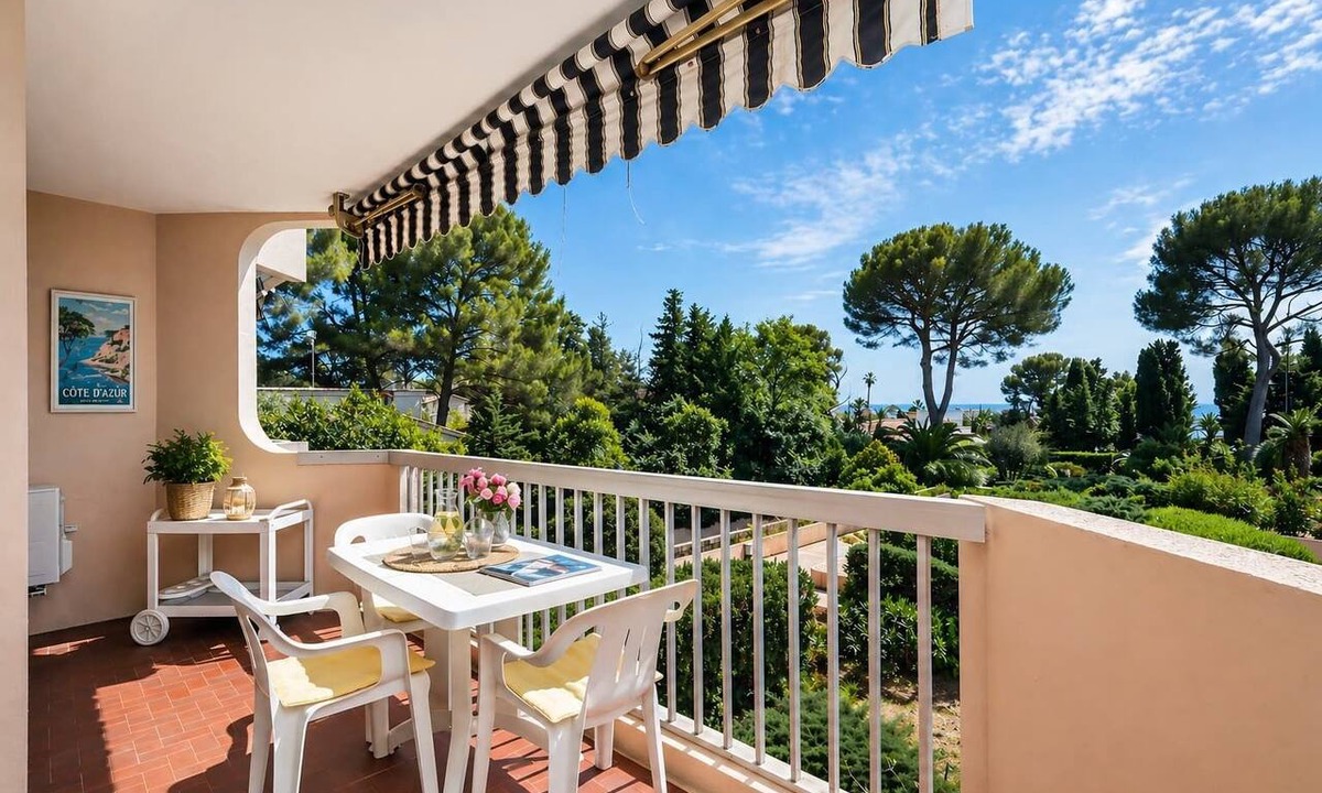 Boulouris-sur-Mer Apartment | Charming accommodation 3 * by the sea with sea view. Private park, elevatoring