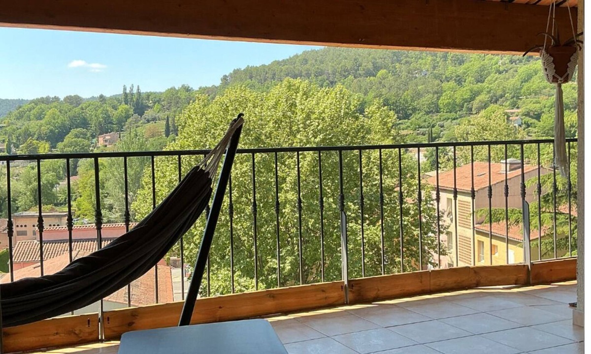 Salernes Apartment | Charming apartment - View of the hills - 30min Lac de Ste Croix - Pets allowed