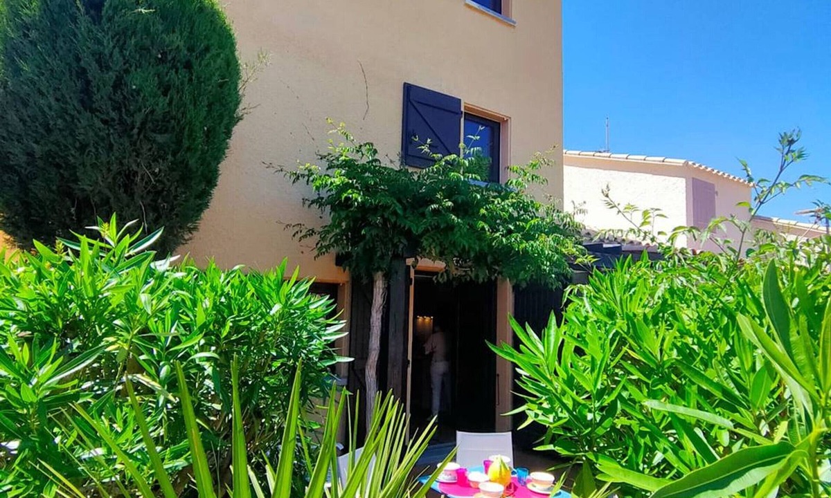 Les Arenes House | Charming cottage Canet, near beach, quiet, private parking